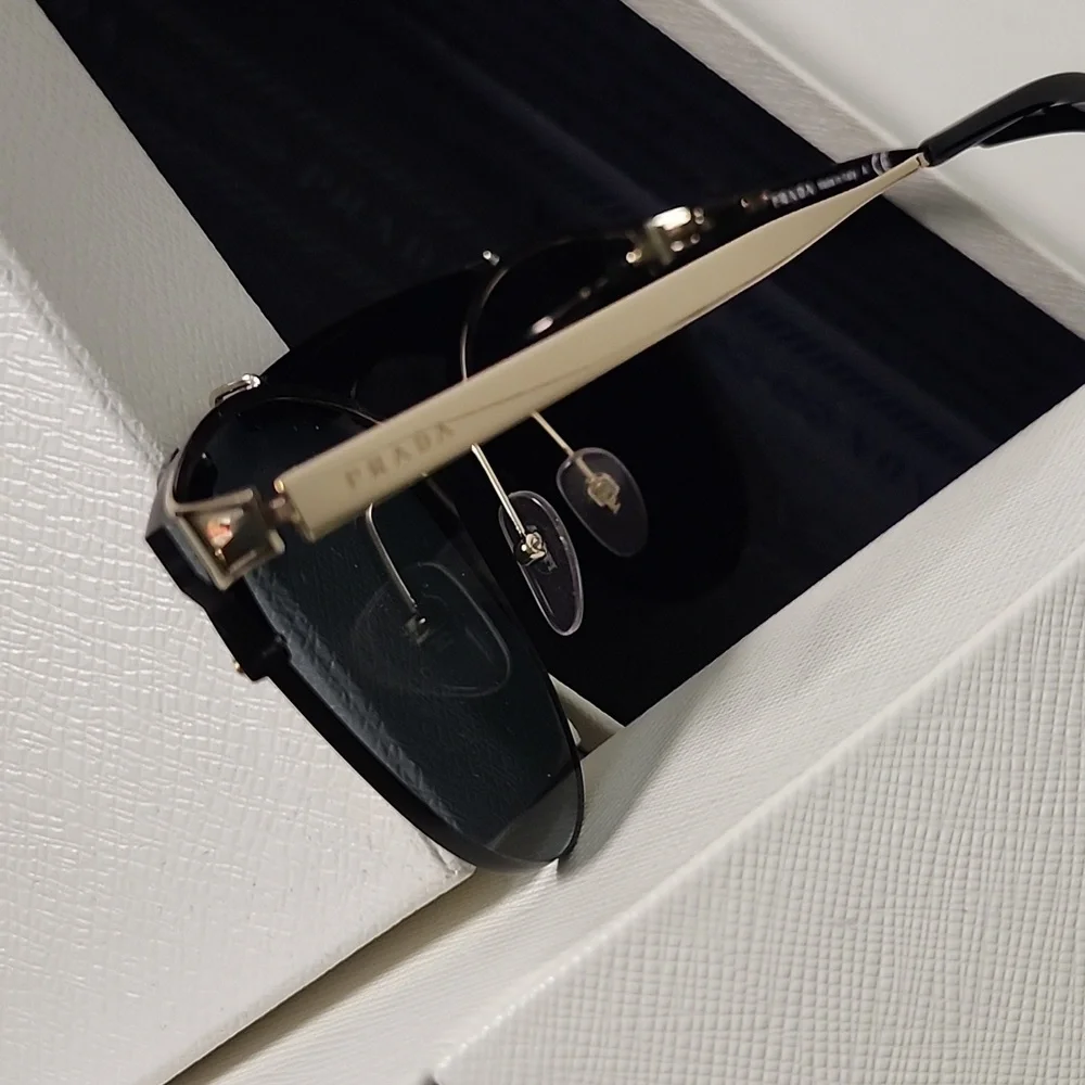 Prada sunglasses - Picture 3 of 4